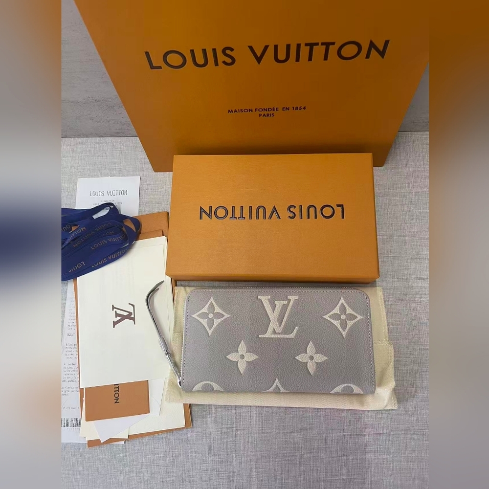 Louis Vuitton Monogram Zippy Wallet - Picture 11 of 11